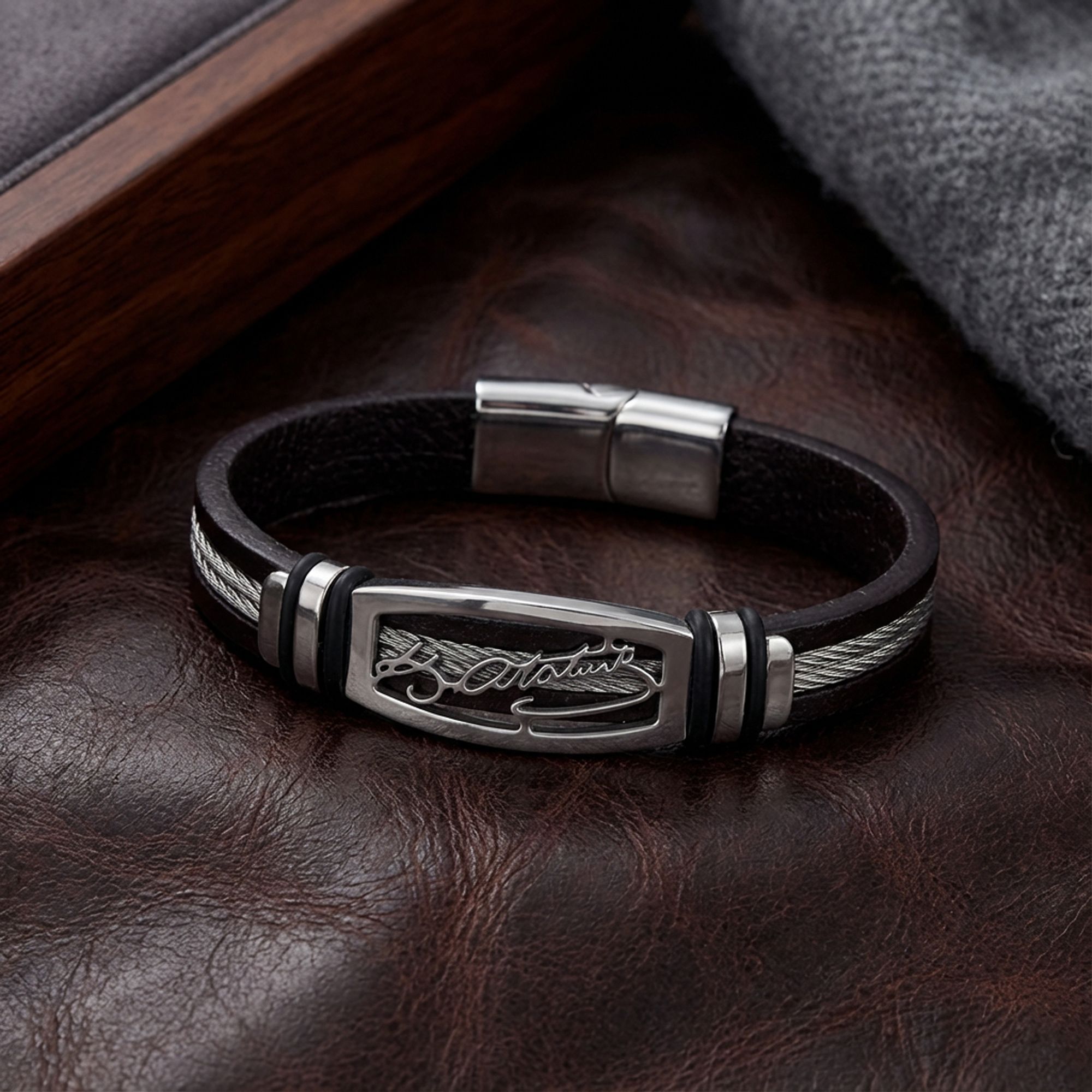 
             Ranel Takı Atatürk İmzalı Çelik Halatlı Erkek Deri Bileklik 38104B17D2 
        